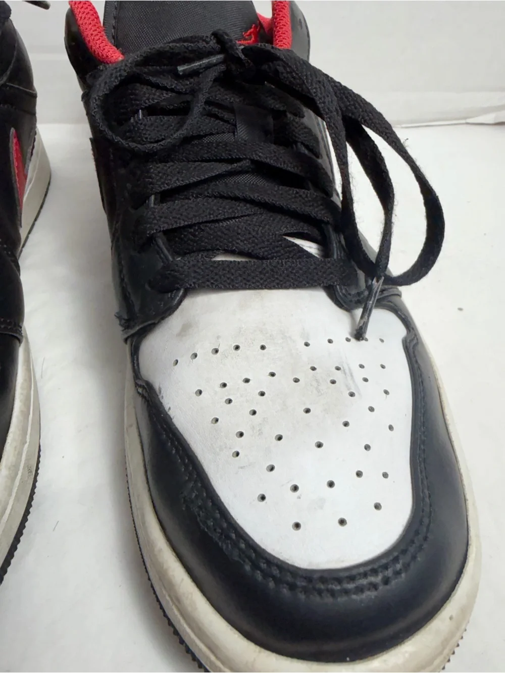 Nike Men's Black White and Red Low-Top Sneakers
